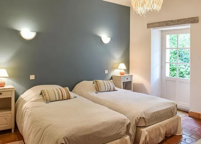 Beautiful In * Bourgougnague